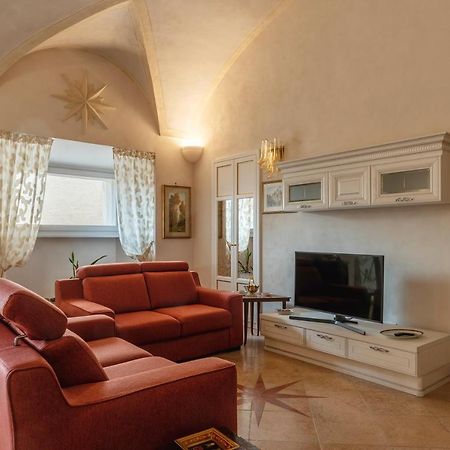 Palazzo Altieri Elegant Apartment Рим Экстерьер фото